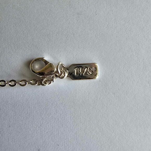 1928 Star Necklace With Rhinestones & Case l Silver Tone - Picture 3 of 6